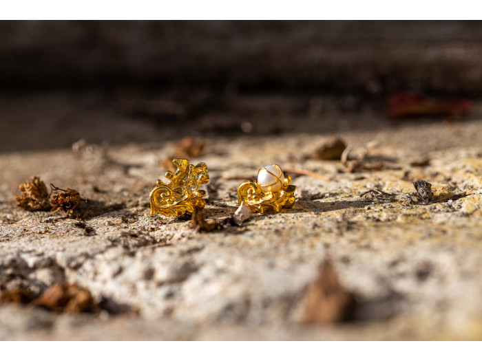 Perla Sottile, asymmetrical earrings